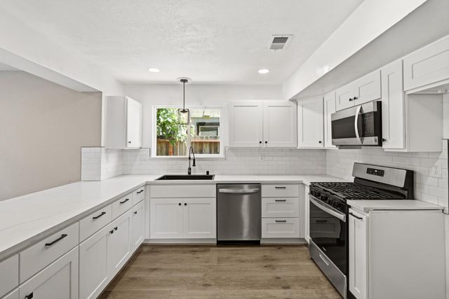 7521 Delta Pointe Way, Sacramento, CA 95823