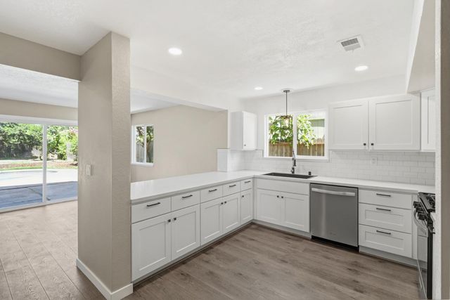 7521 Delta Pointe Way, Sacramento, CA 95823