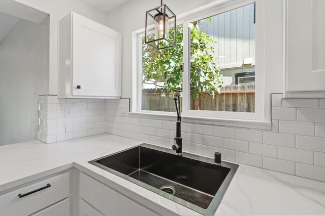 7521 Delta Pointe Way, Sacramento, CA 95823
