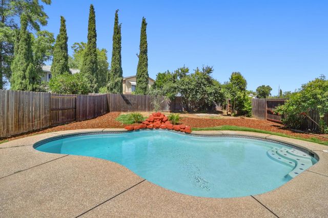 7521 Delta Pointe Way, Sacramento, CA 95823
