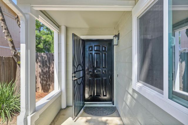 7521 Delta Pointe Way, Sacramento, CA 95823