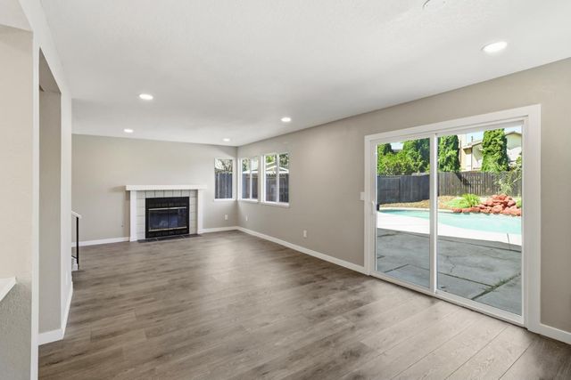 7521 Delta Pointe Way, Sacramento, CA 95823