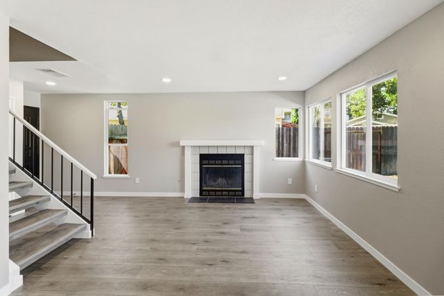 7521 Delta Pointe Way, Sacramento, CA 95823