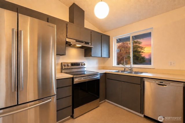 2709 53rd Avenue NE, Tacoma, WA 98422