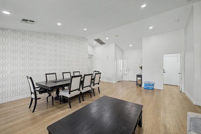 8352 W San Juan Avenue, Glendale, AZ 85305