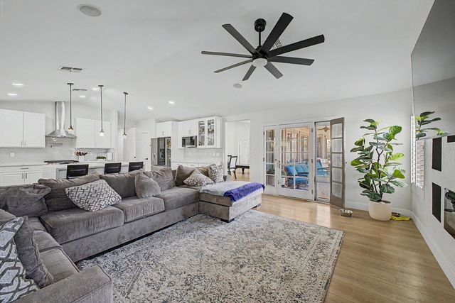 8352 W San Juan Avenue, Glendale, AZ 85305
