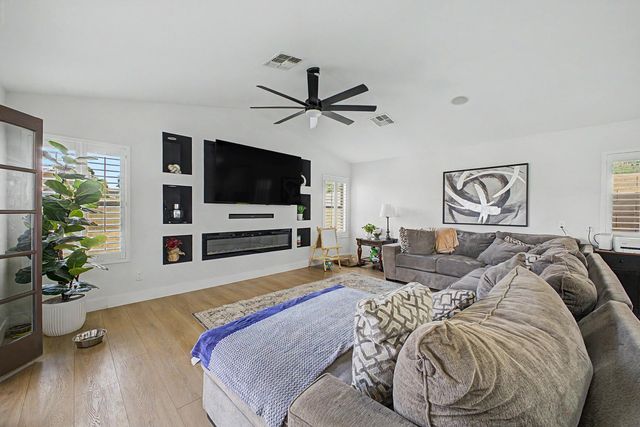 8352 W San Juan Avenue, Glendale, AZ 85305