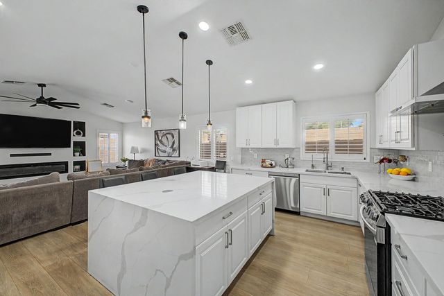 8352 W San Juan Avenue, Glendale, AZ 85305