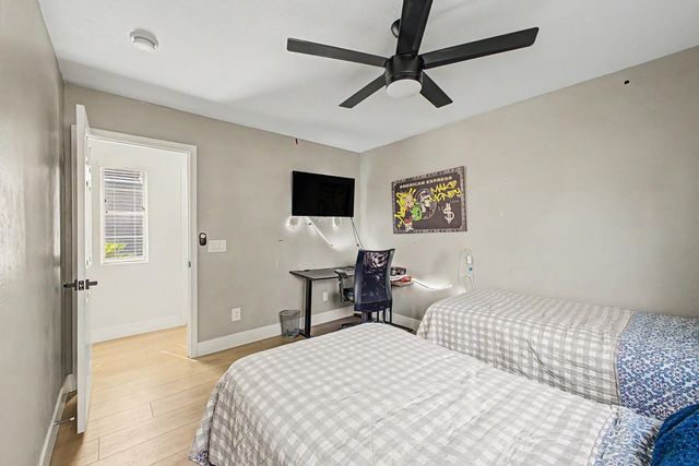 8352 W San Juan Avenue, Glendale, AZ 85305
