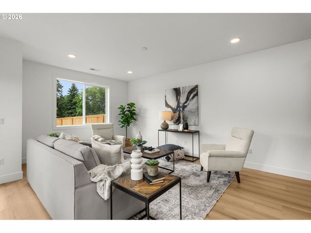128 Randall St, Oregon City, OR 97045