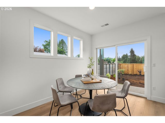 128 Randall St, Oregon City, OR 97045