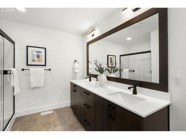 128 Randall St, Oregon City, OR 97045