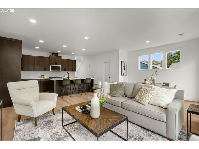 128 Randall St, Oregon City, OR 97045