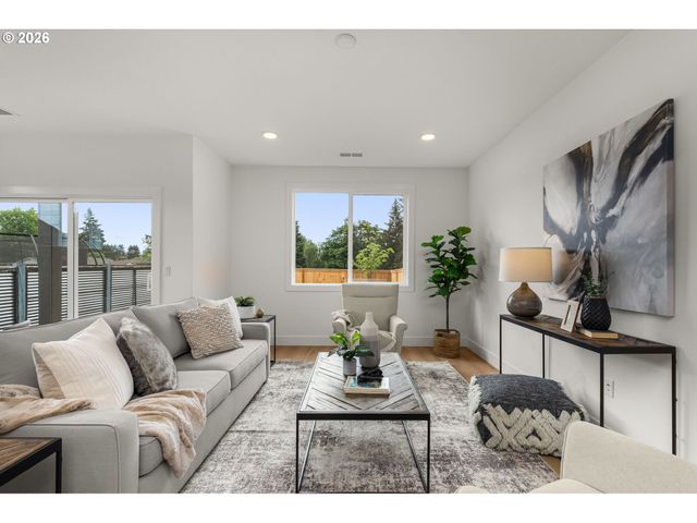 128 Randall St, Oregon City, OR 97045