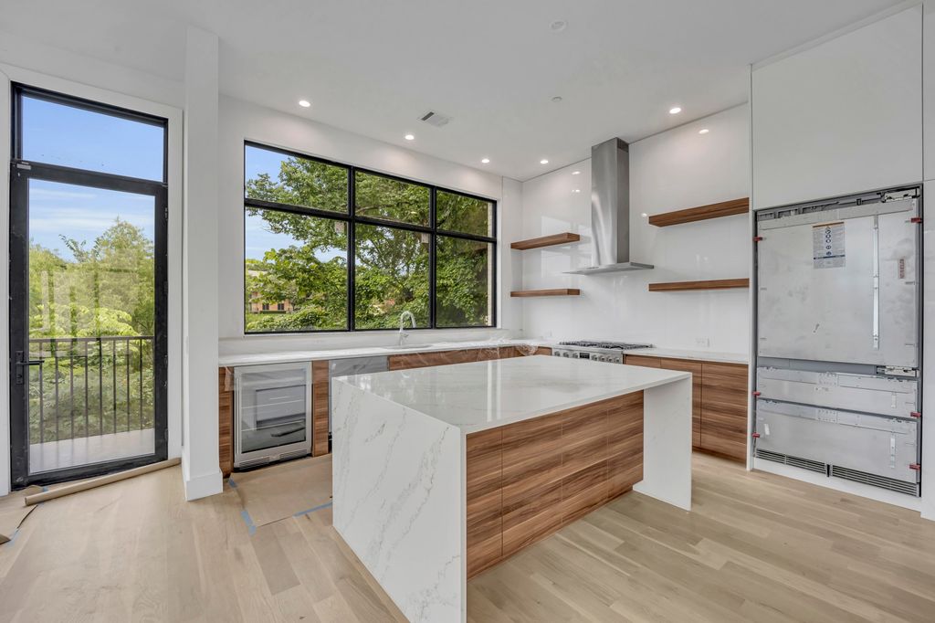 610 N Oak Cliff Boulevard 301, Dallas, TX 75208