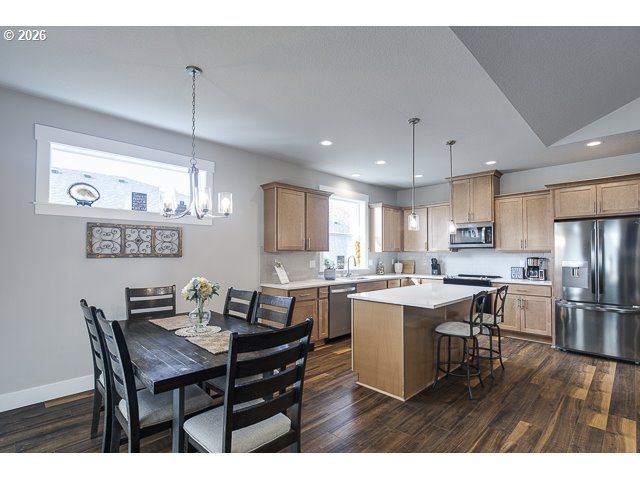 1668 Ne CLAYTON Dr, Estacada, OR 97023
