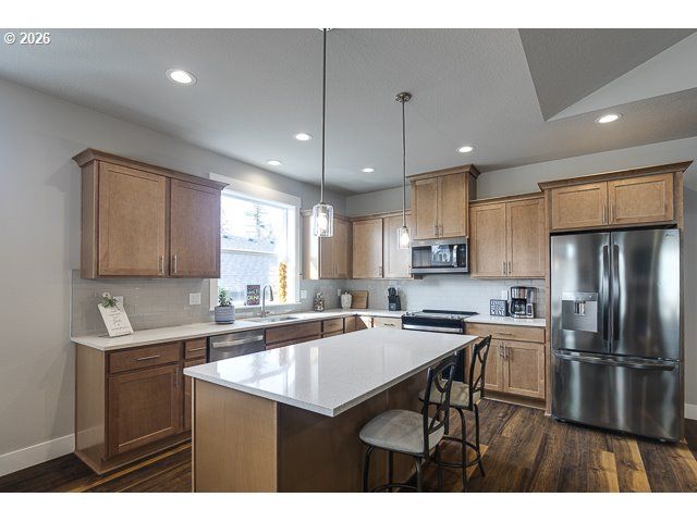 1668 Ne CLAYTON Dr, Estacada, OR 97023