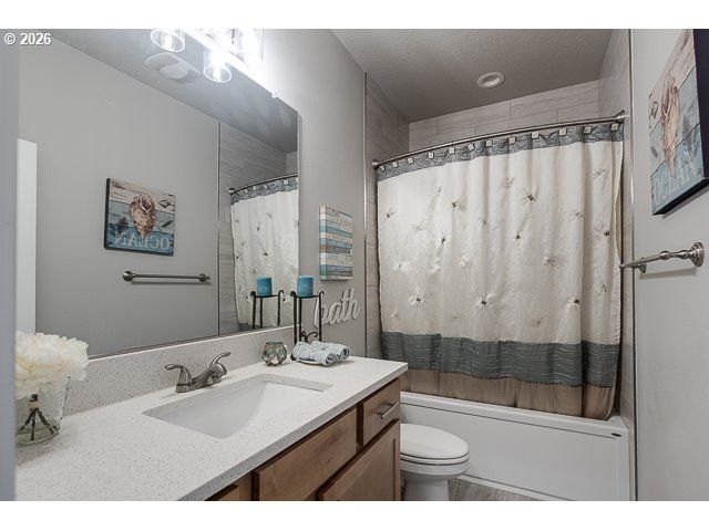 1668 Ne CLAYTON Dr, Estacada, OR 97023