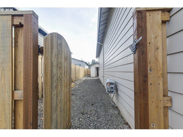 1668 Ne CLAYTON Dr, Estacada, OR 97023