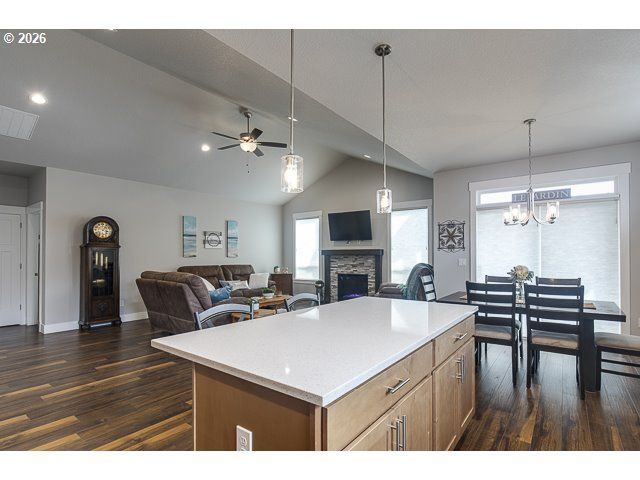 1668 Ne CLAYTON Dr, Estacada, OR 97023