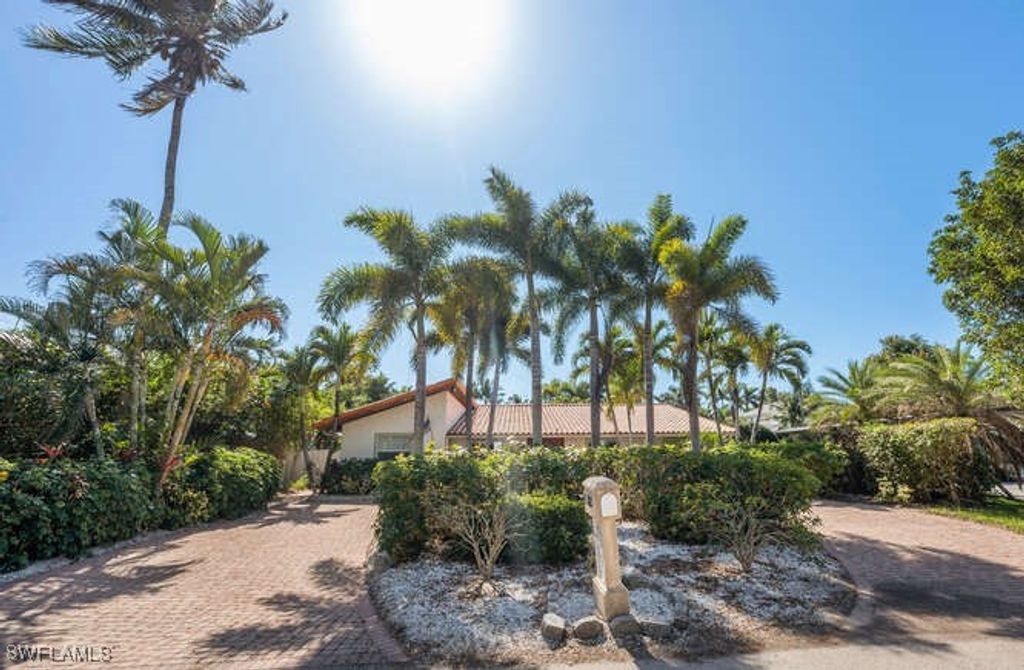 778 Broad CT S, Naples, FL 34102