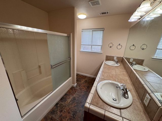 3927 E Center Street, Visalia, CA 93291