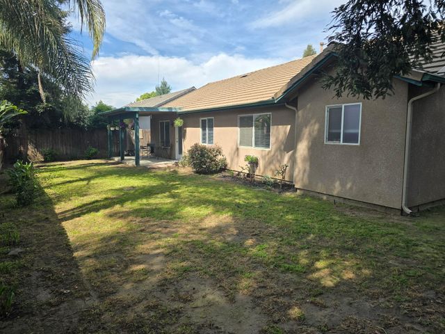 3927 E Center Street, Visalia, CA 93291