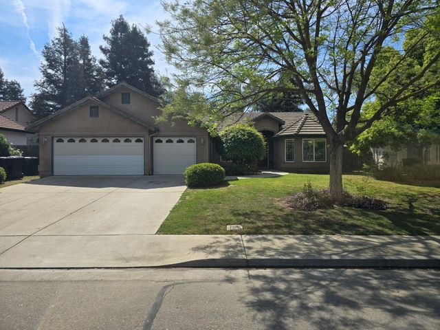 3927 E Center Street, Visalia, CA 93291