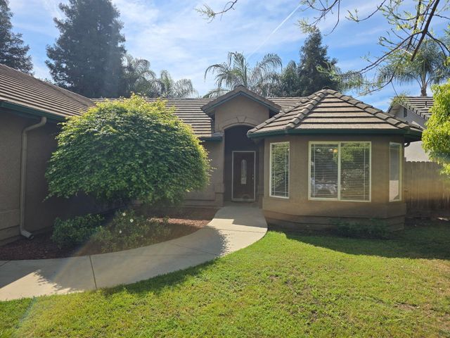 3927 E Center Street, Visalia, CA 93291