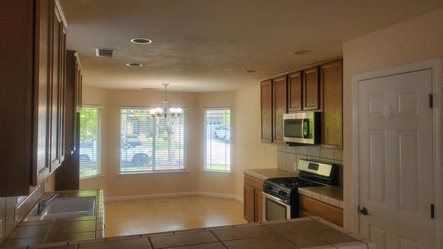 3927 E Center Street, Visalia, CA 93291