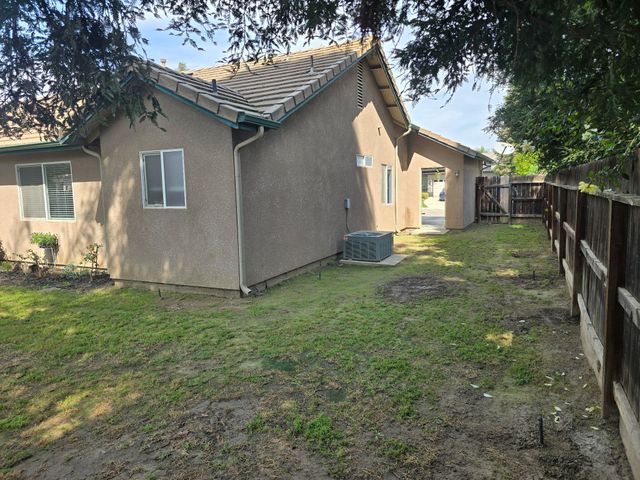 3927 E Center Street, Visalia, CA 93291