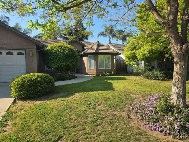 3927 E Center Street, Visalia, CA 93291