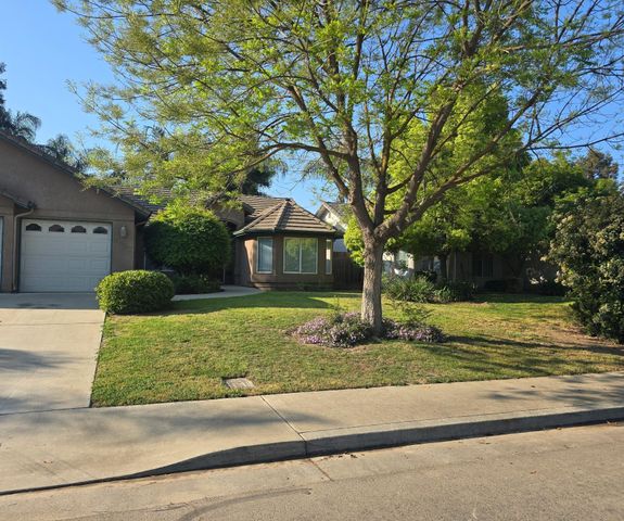 3927 E Center Street, Visalia, CA 93291