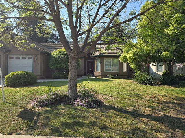 3927 E Center Street, Visalia, CA 93291