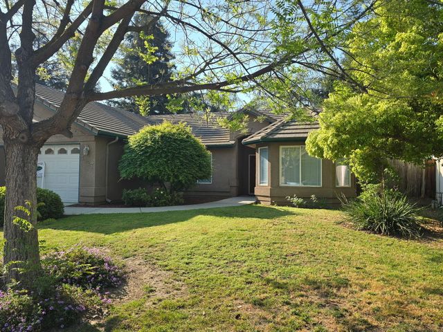 3927 E Center Street, Visalia, CA 93291