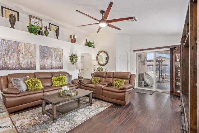 2951 W Calle Leonido, Tucson, AZ 85746