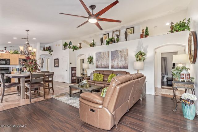 2951 W Calle Leonido, Tucson, AZ 85746