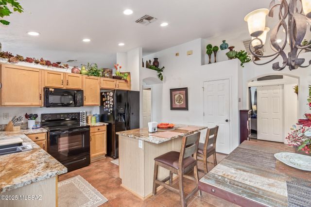2951 W Calle Leonido, Tucson, AZ 85746