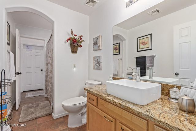 2951 W Calle Leonido, Tucson, AZ 85746