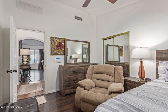 2951 W Calle Leonido, Tucson, AZ 85746
