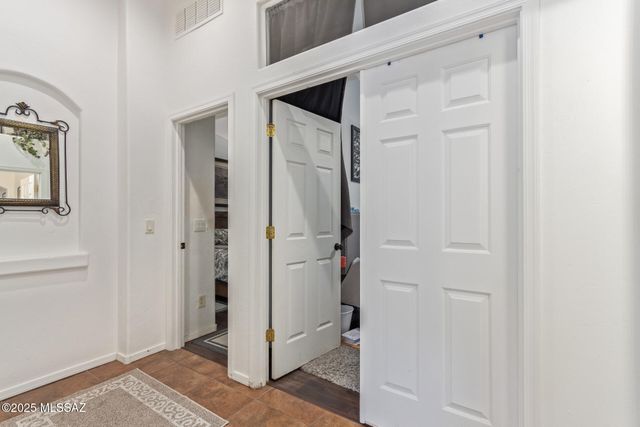 2951 W Calle Leonido, Tucson, AZ 85746