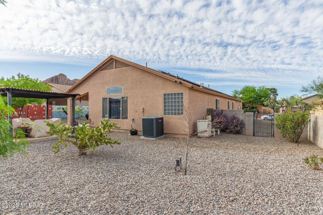 2951 W Calle Leonido, Tucson, AZ 85746