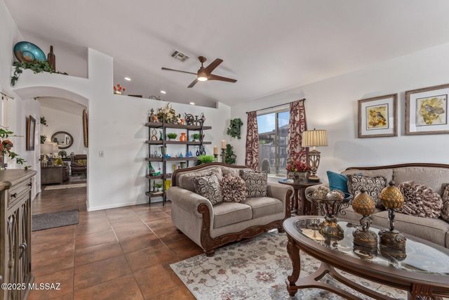 2951 W Calle Leonido, Tucson, AZ 85746
