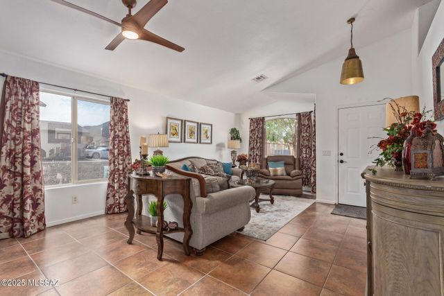 2951 W Calle Leonido, Tucson, AZ 85746