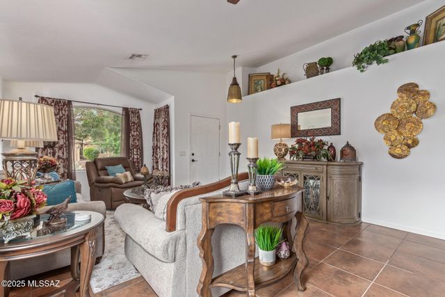 2951 W Calle Leonido, Tucson, AZ 85746