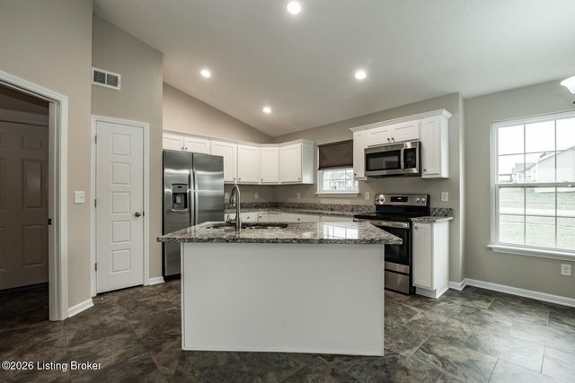 540 University Dr, Radcliff, KY 40160