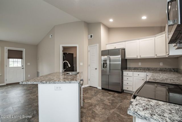 540 University Dr, Radcliff, KY 40160