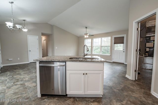 540 University Dr, Radcliff, KY 40160