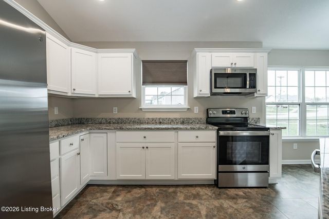 540 University Dr, Radcliff, KY 40160