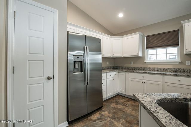 540 University Dr, Radcliff, KY 40160